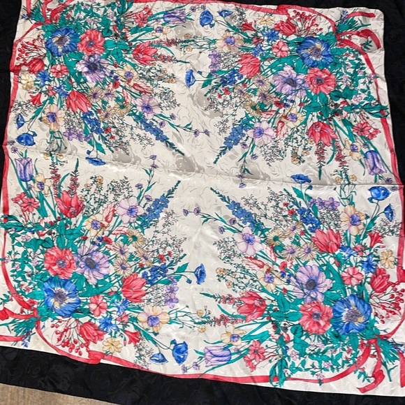 Gucci Vintage Floral Black Border Silk Square Scarf - Picture 11 of 16